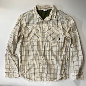 Men’s North Face hiking shirt EUC size Medium